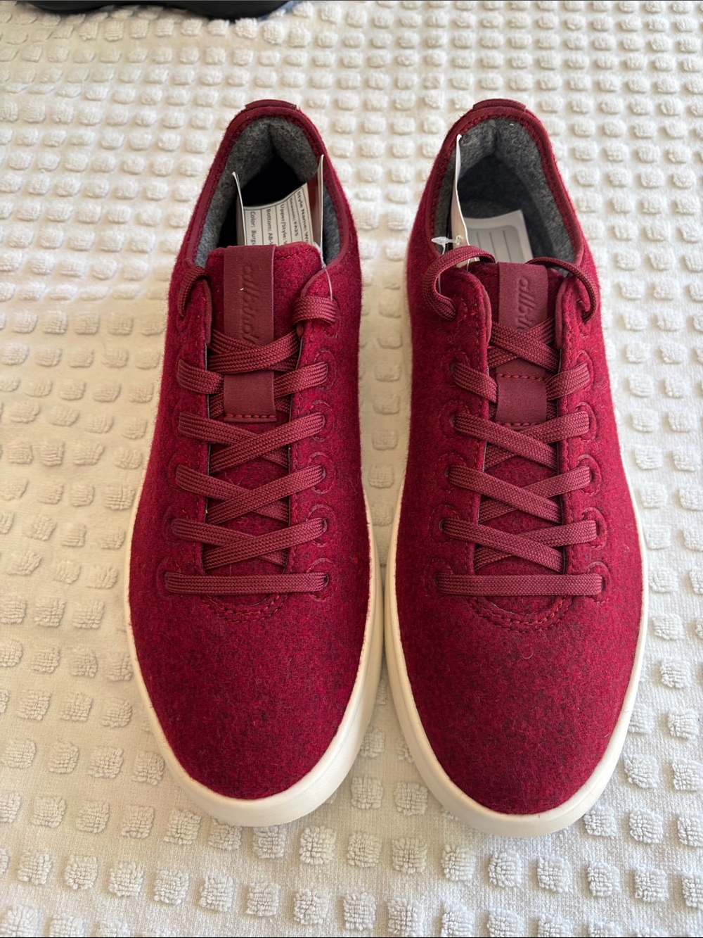 Allbirds, Wool Cruiser, men’s US size 9, new condition, color :cranberry